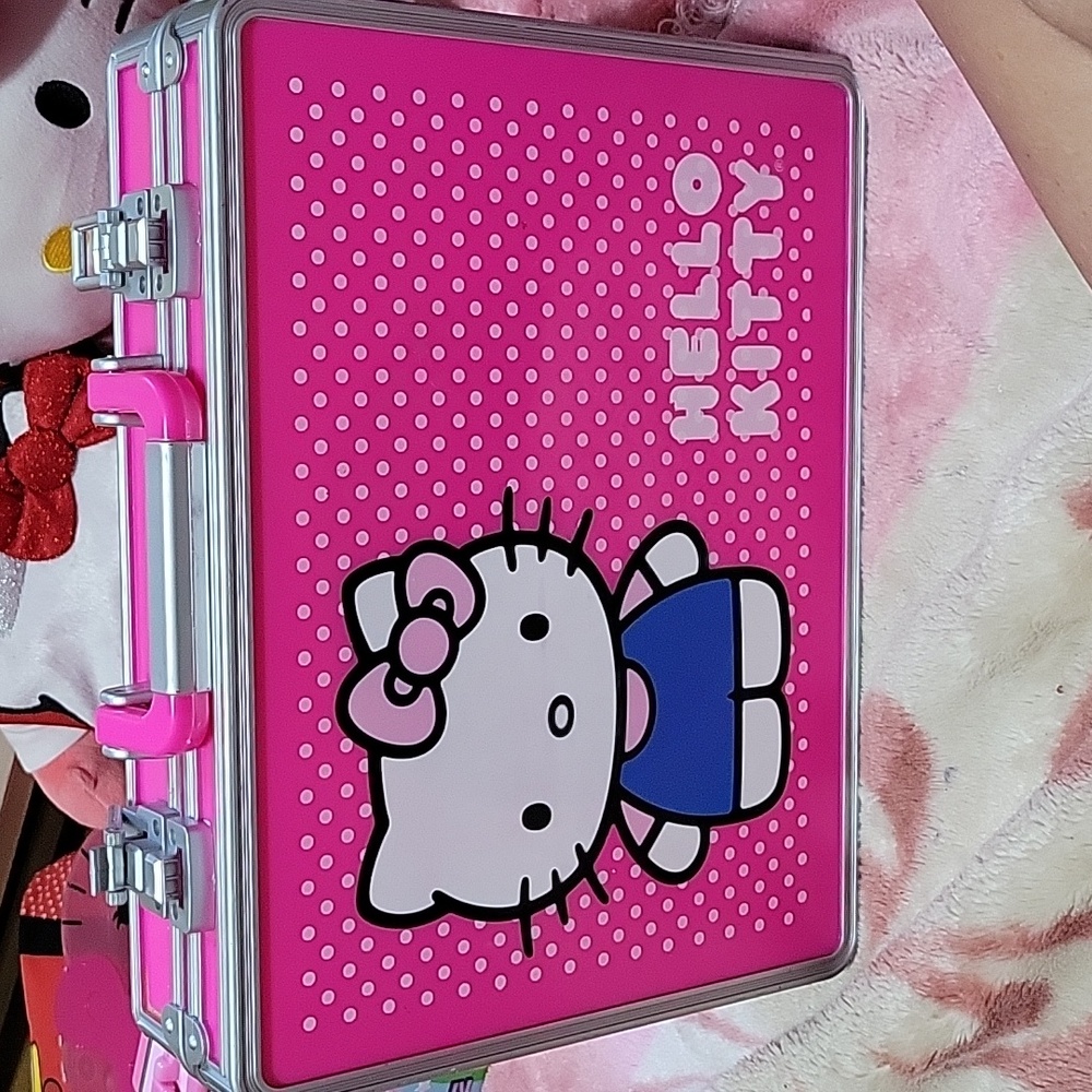 Hello Kitty mirror case